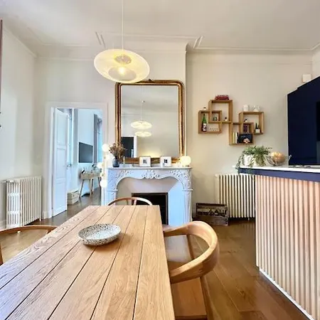Superbe Duplex Climatise Place St Etienne, Parking