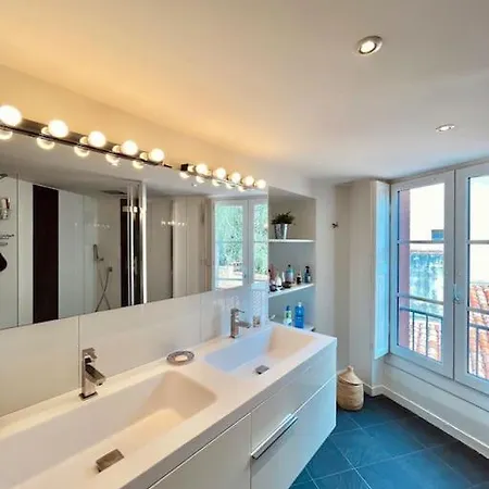 Superbe Duplex Climatise Place St Etienne, Parking