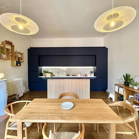 Superbe Duplex Climatise Place St Etienne, Parking