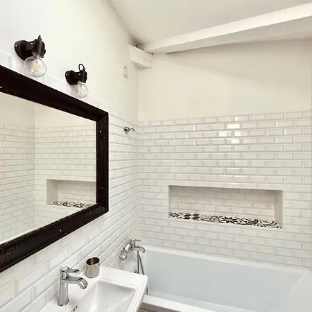 Апартаменты Superbe Duplex Climatise Place St Etienne, Parking